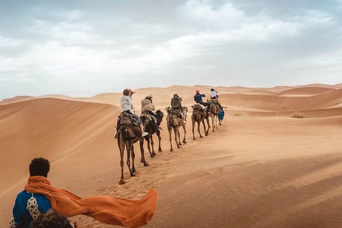 4x4 Desert Safari Abu Dhabi with BBQ Dinner - Sunset photographs and sand boarding