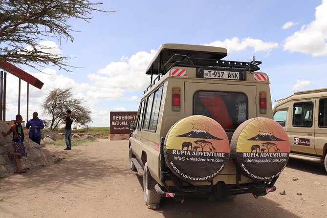 5 Days Private Safari- Tarangire, Serengeti, Ngorongoro & Manyara - Guides, food, and the private format