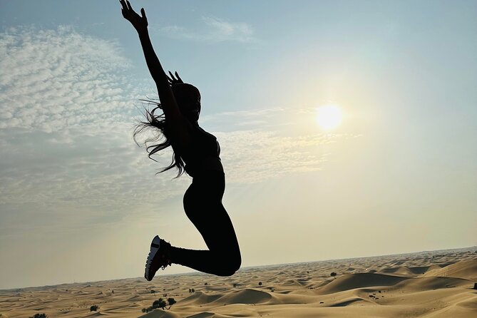 Abu Dhabi: 4x4 Desert Safari and Sandboarding. - Sandboarding, camp tea, and traditional dress