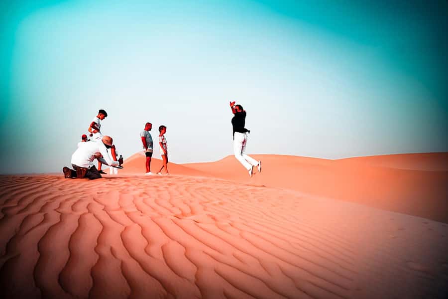 Abu Dhabi: Desert Safari with BBQ, Belly & Tannura Dance - The five-minute viewpoint and the value of stopping