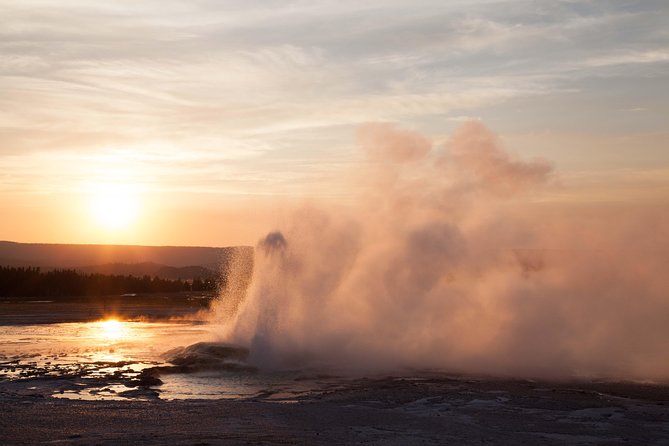 Best of Yellowstone - Guided National Park Safari Tour - Crossing Grand Teton before Yellowstone