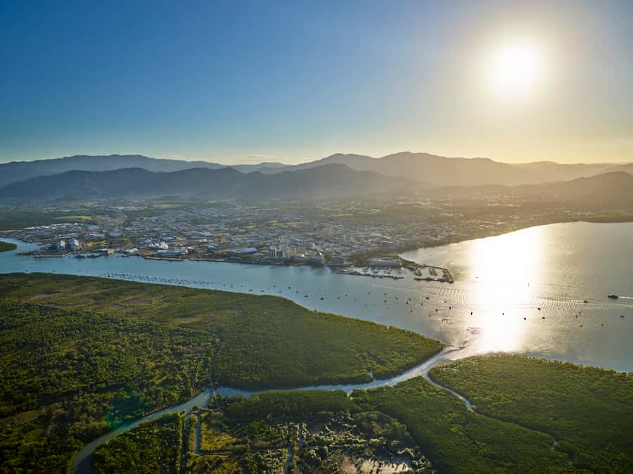 Cairns: Sightseeing River Boat Safari with Soft Drinks - The included drink and light snack