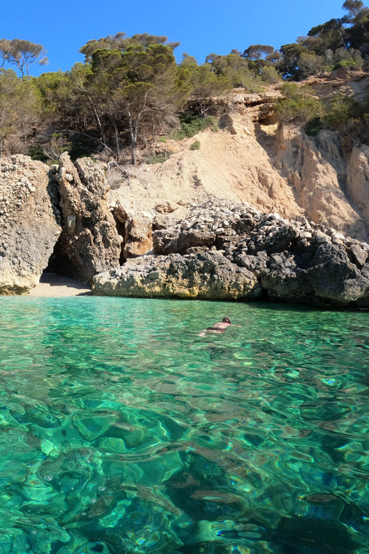 Cala Ratjada: SUP SAFARI TOUR 2H - Paddling toward caves and high coastal cliffs