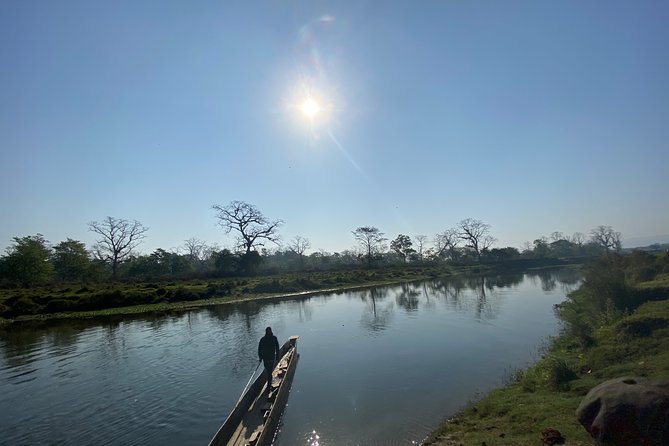 Chitwan Jungle Safari Tour - A Tharu culture show brings local life into the trip