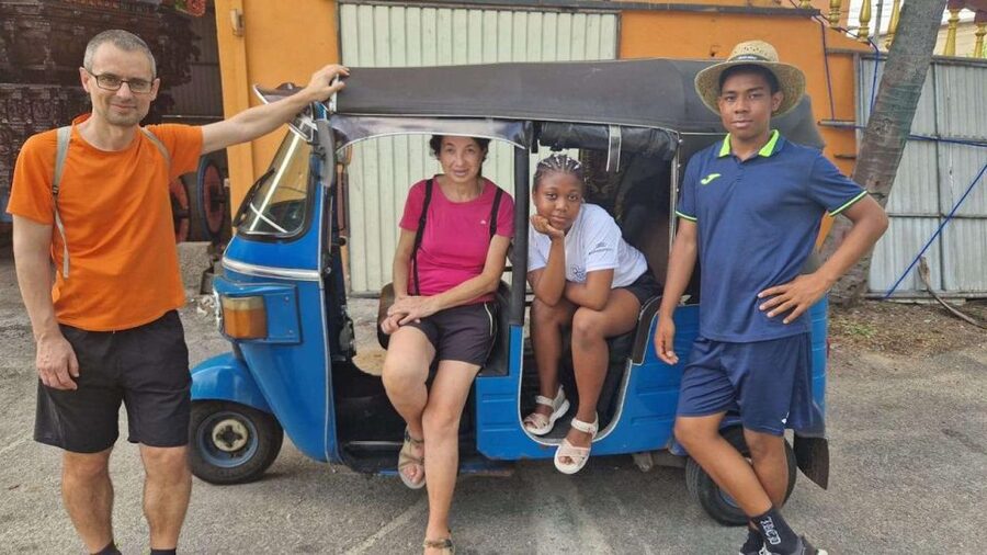 Colombo: Sightseeing Tour by Tuk Tuk Safari - All Inclusive - Hindu and Buddhist Colombo arrive close together