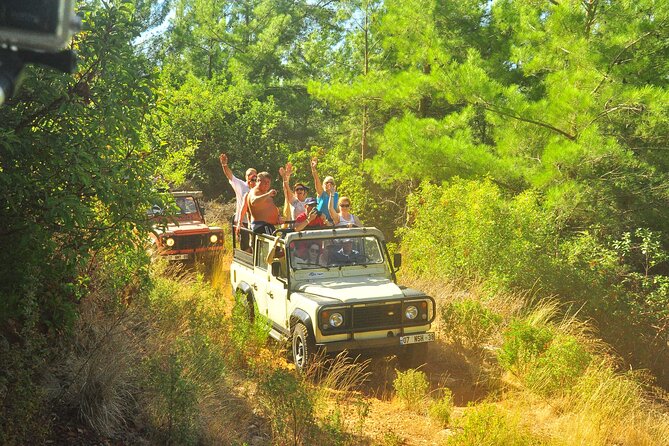 Combi Safari offroad adventure with picnic - Swimming time in the river
