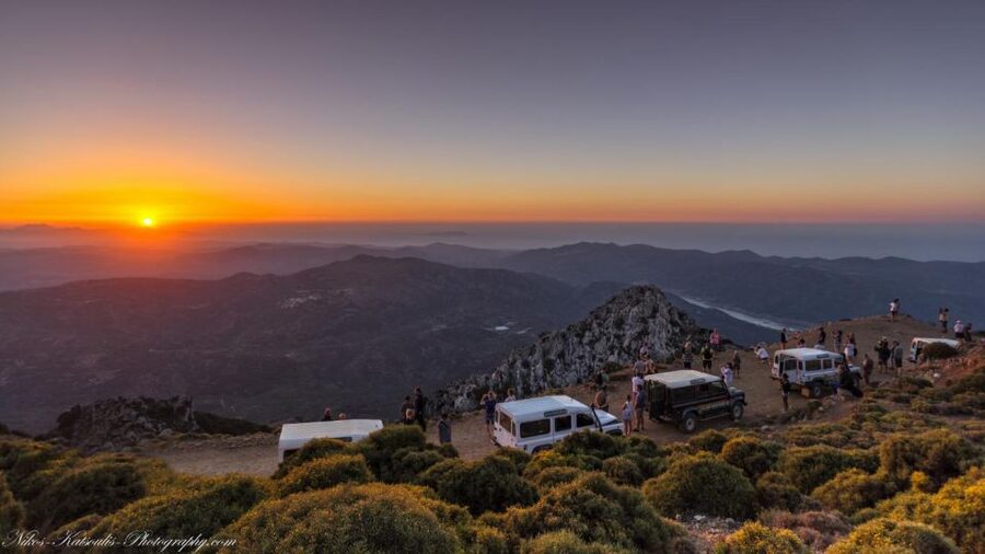 Crete: Land Rover Safari with Sunset Viewing, Dinner, & Wine - Dinner at a traditional taverna