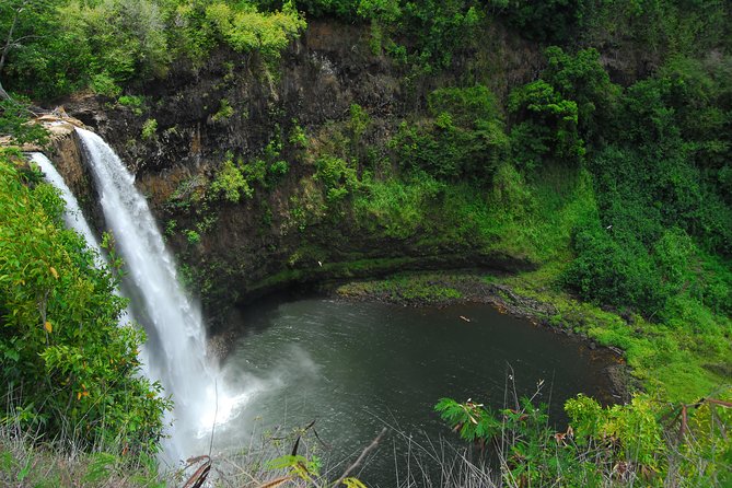 Crossing Over Tahiti Island Safari 4x4 - Archaeological sites and the story behind the scenery