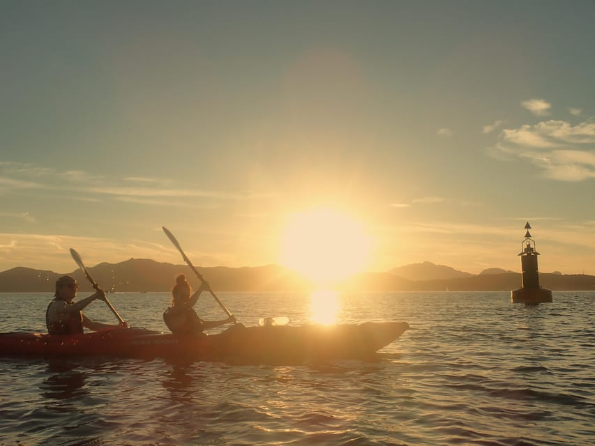 Dolphin Kayak Safari at Sunset at Golfo Aranci - The safety briefing and first paddle
