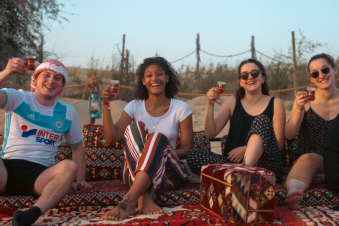 Dubai: Al Marmoom Oasis Vintage Safari: Camels, Stargazing & Meal - Sunset, falcons, and the photo-friendly evening program