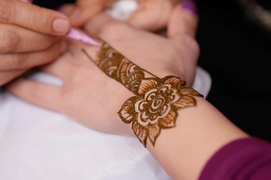 Dubai: Bedouin Camp, Dune Safari, Falcon Show & BBQ Dinner - Who will enjoy this desert safari most