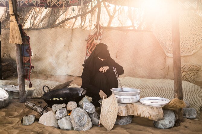 Dubai: Bedouin Culture Safari - A vintage Land Rover through the reserve