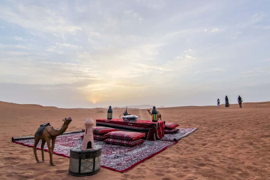 Dubai: Sunrise Desert Jeep Safari with Wildlife Experience - Breakfast with a view of the water