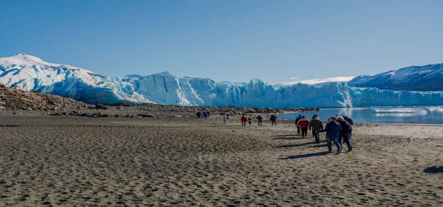 El Calafate: Safari Azul Los Glaciares Trekking Tour - Crossing Lago Rico by boat