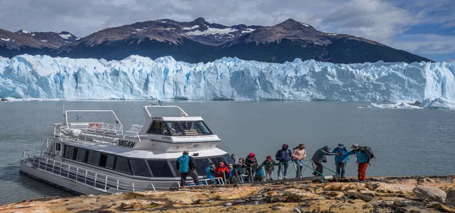 El Calafate: Safari Azul Los Glaciares Trekking Tour - The three-hour walk toward the ice