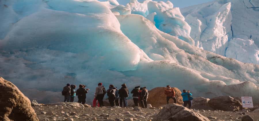El Calafate: Safari Azul Los Glaciares Trekking Tour - Guides, language, and group experience