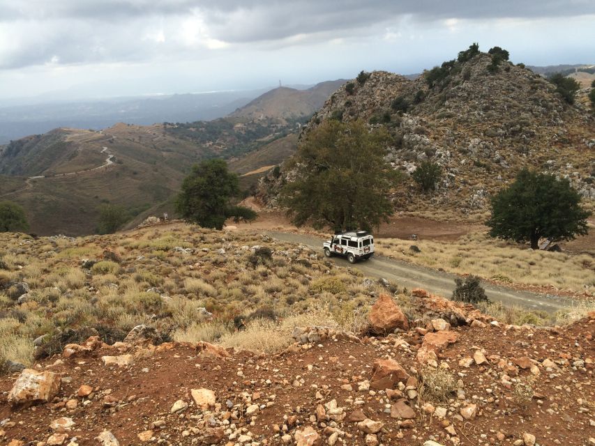 From Chania: White Mountains Land Rover Safari - Lunch in Therisso, with Crete on the table