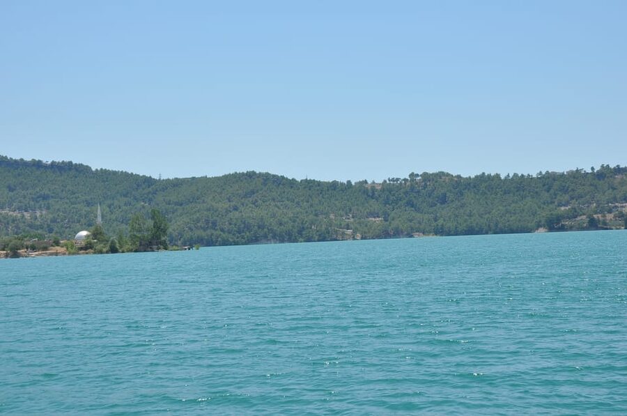 From City of Side: Cabrio Bus Safari & Boat Tour with Lunch - Lunch beside the reservoir