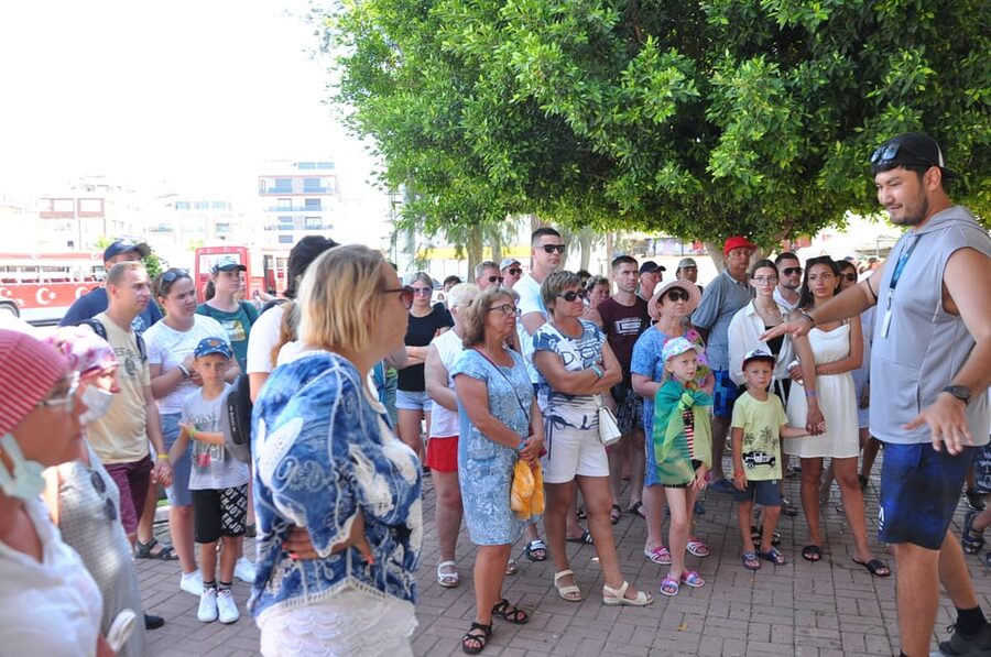 From City of Side: Cabrio Bus Safari & Boat Tour with Lunch - Guides, languages, and group communication