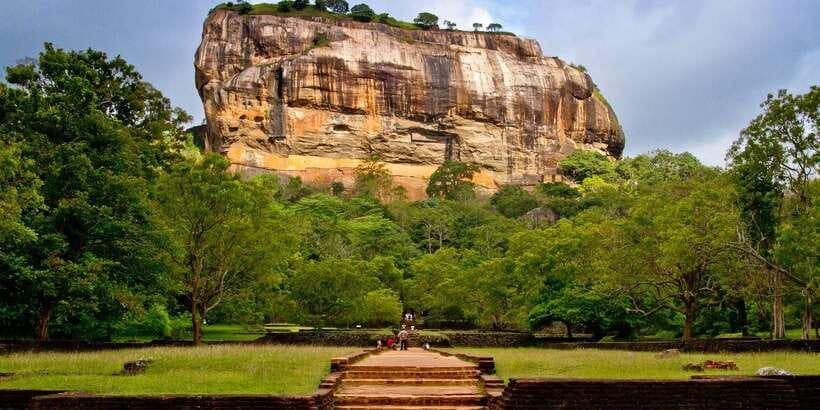 From Colombo: Sigiriya and Dambulla Day Trip with Safari - Practical packing advice for the temple and rock