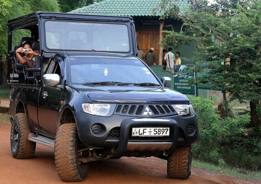 From Ella: Drop to Tangalle/Hiriketiya/Mirissa & Yala Safari - Reaching Yala and changing to an open jeep
