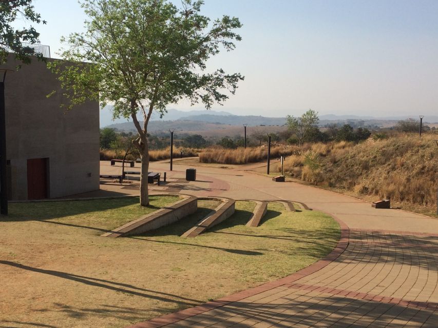 From Johannesburg: Cradle of Humankind and Lion Safari - How the guide affects the day