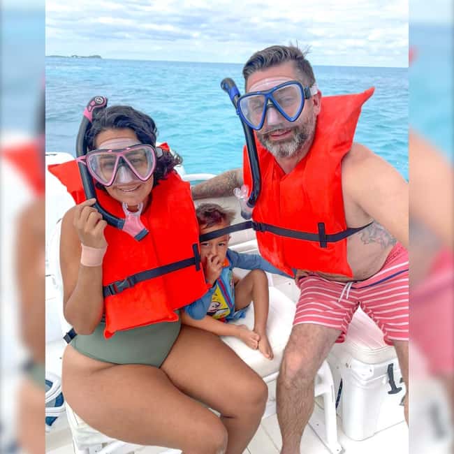 From Nassau: Swim with Pigs Safari - Group size and the crew