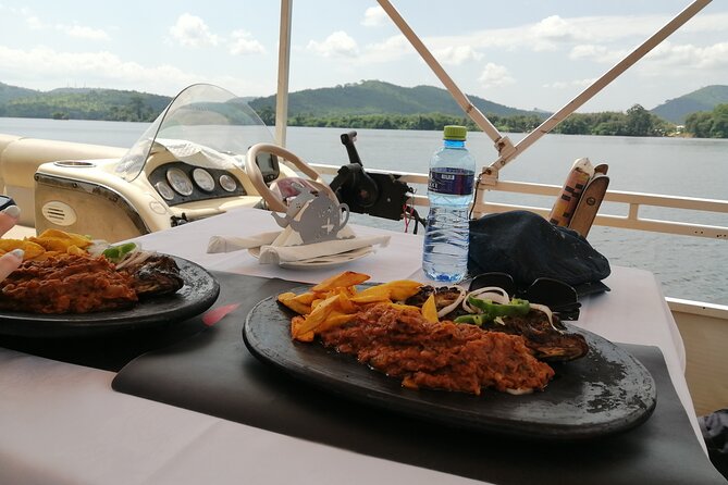 Full-Day Accra Safari and Boat Cruise Private Tour - Lake Volta: a quiet cruise after the reserve