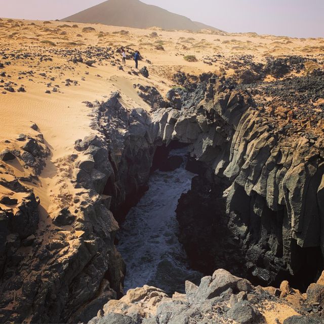 Graciosa Island: Jeep Safari Playa De las Conchas - Starting at Caleta de Sebo by the church