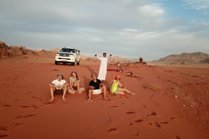 Half-Day Jeep Safari "Wadi Rum Highlights!" w/ Professional Bedouin Guide - Canyons, rock bridges, and short walks