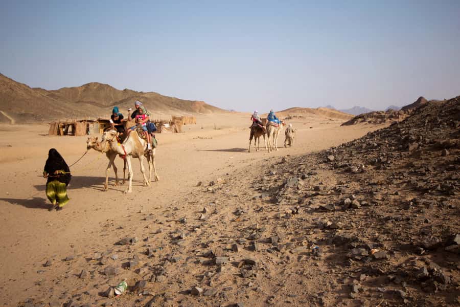 Hurghada: 6-Hour Jeep Desert Safari, Dinner, and Show - Stargazing through a digital telescope