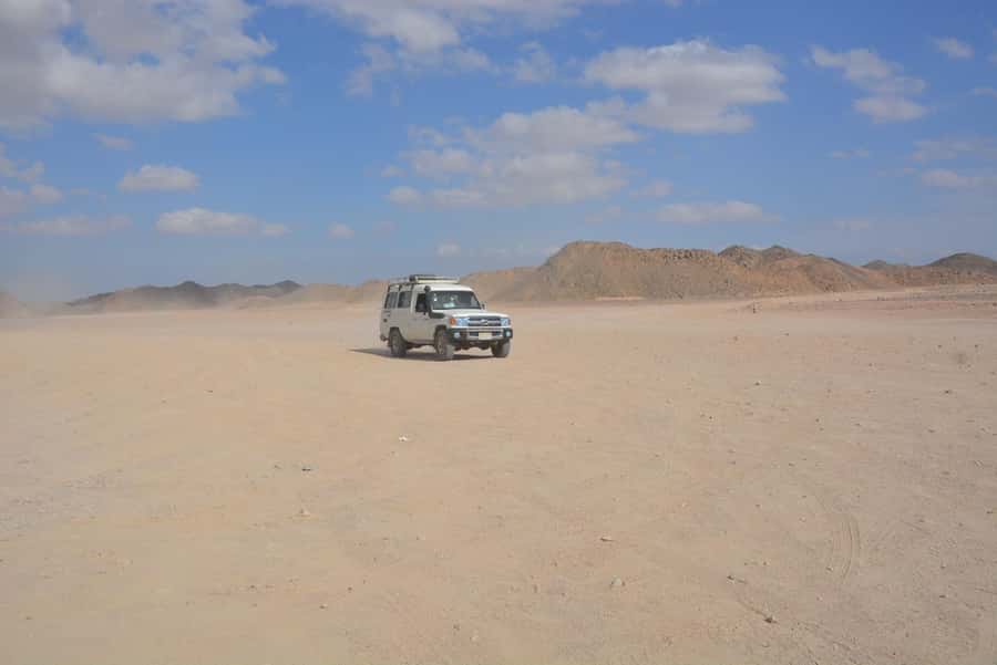 Hurghada: Jeep Safari with Camel Ride, Dinner and Show - A camel ride with a clear purpose