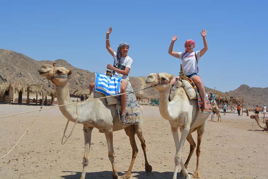 Hurghada: Jeep Safari with Camel Ride, Dinner and Show - Guides who make a difference
