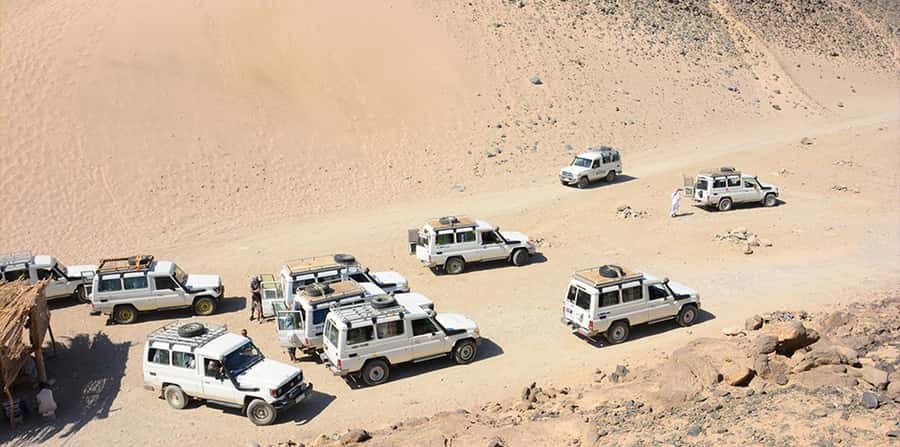 Hurghada: Safari Jeep, Buggy, Camel, Quad, Bedouin Dinner - The 4WD ride into the desert