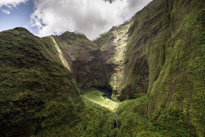 Kauai Deluxe Waterfall Safari: Helicopter Tour - Weather, cancellations, and planning around risk