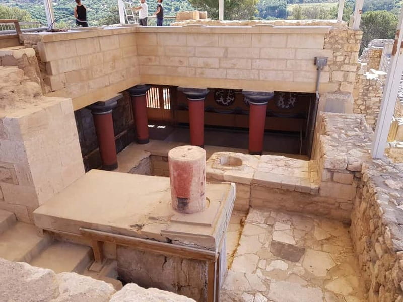 Knossos Palace and Pottery experience. Excursion Safari - Entering Knossos before the crowds build