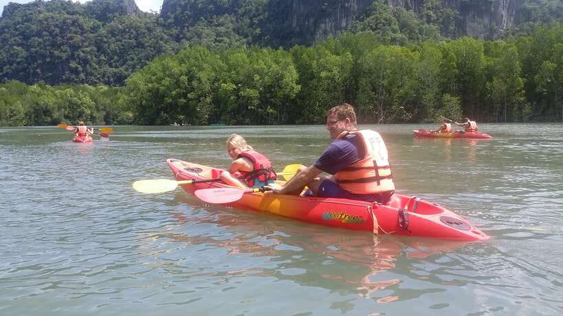 Langkawi: Kilim River Mangrove Safari Kayaking Tour - Lunch at a floating fish farm