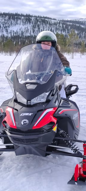 Lapland: Private Snowmobile Safari with arctic Local Guide - Learning to ride before entering the forest