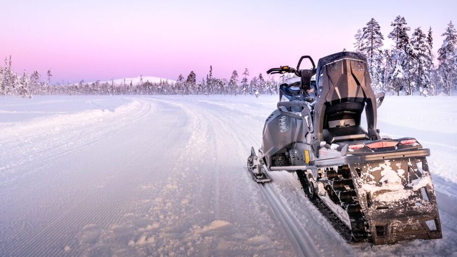 Levi: 3 Hour Snowmobile Safari Around Levi with Coffee Break - Driving a shared snowmobile