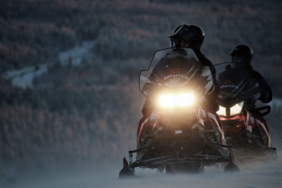 Levi: Evening Snowmobile Safari - Learning to handle the snowmobile