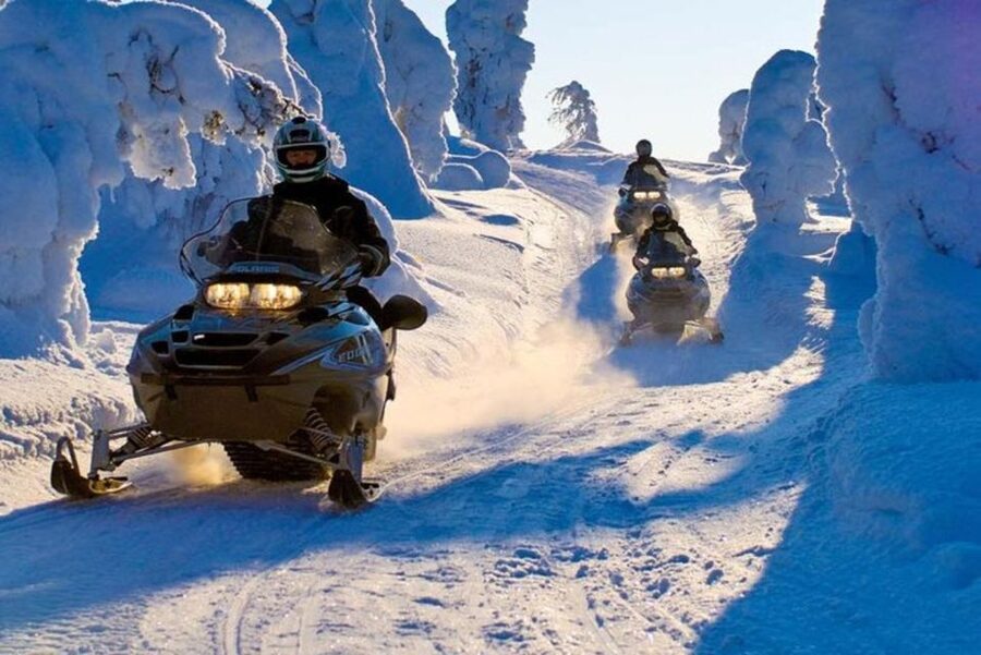 Levi: Lapland Family Snowmobile Safari - A useful stop for hot drinks and snacks
