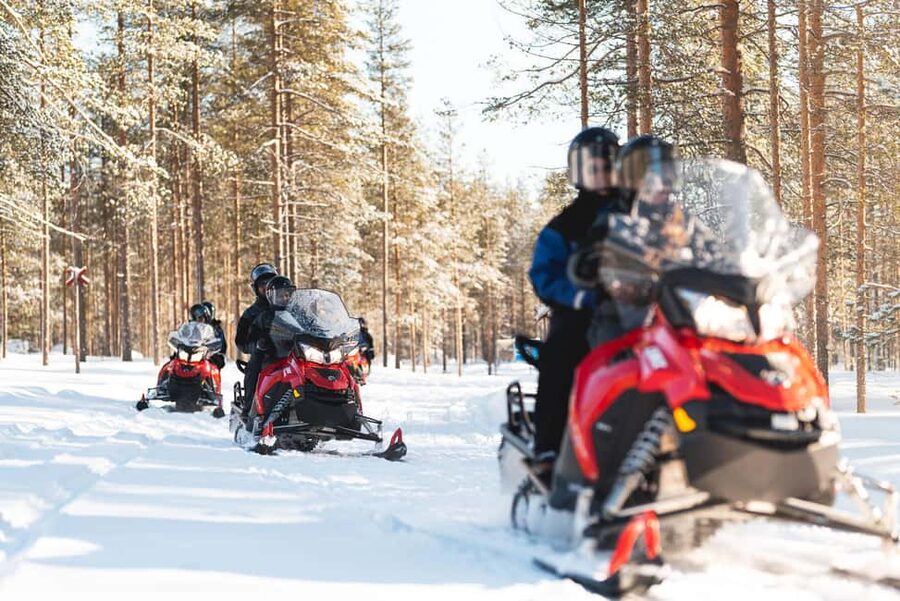 Levi: Snowmobile Safari to the Levi Nature - Getting control of the snowmobile
