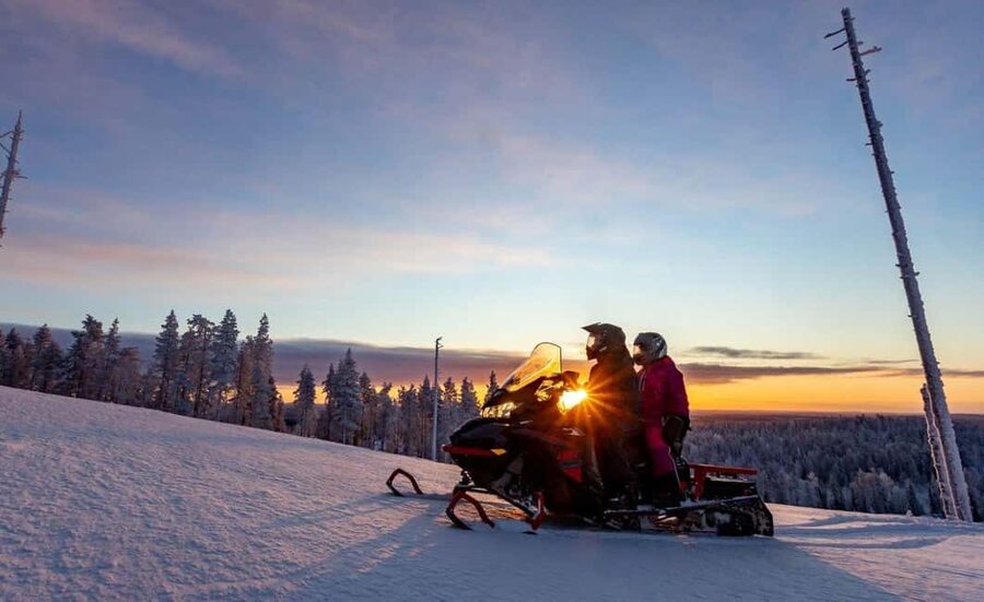 Levi: Twilight Snowmobile Safari & Stargazing Experience - Warm drinks in a traditional shelter