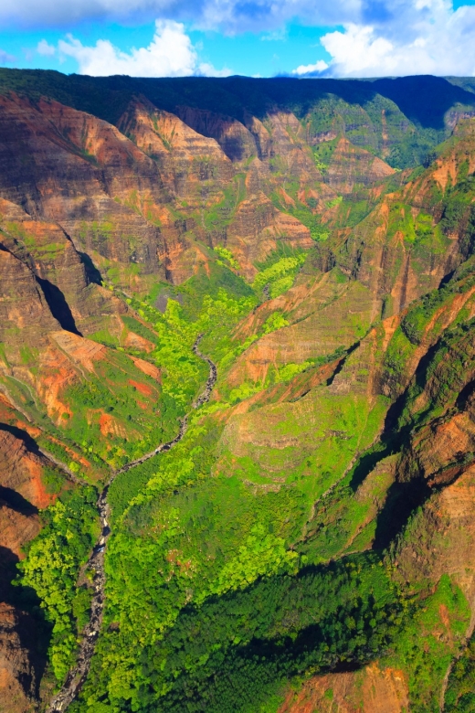Lihue: Deluxe Waterfall Safari Helicopter Tour - My take: book it if the sky is your priority