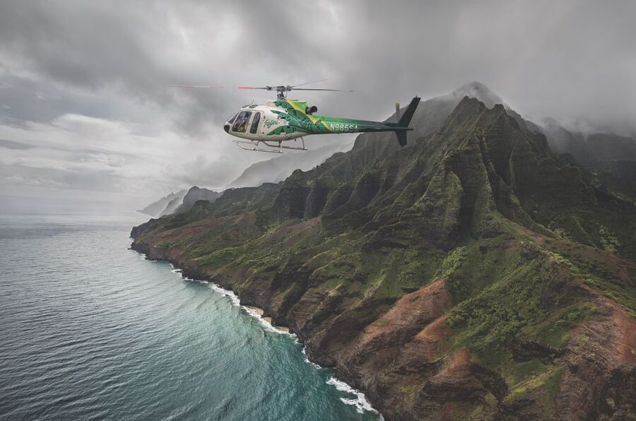 Lihue: Deluxe Waterfall Safari Helicopter Tour - The pilot makes a real difference
