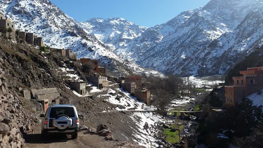 Marrakech: Atlas Mountains and Desert Safari with Lunch - Tea, bread, and a Berber household