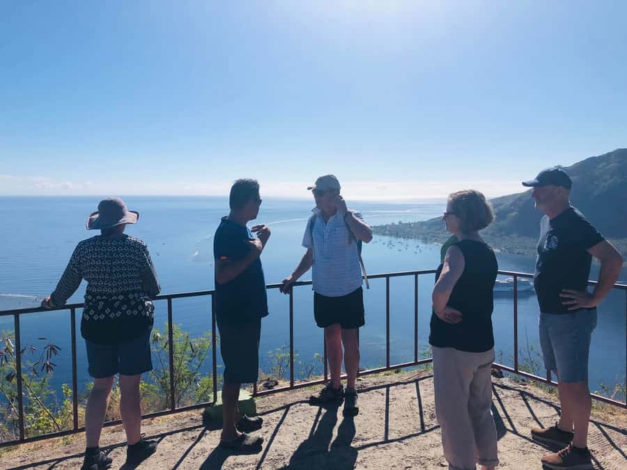 Moorea:4X4 safari excursion between land and sea with lunch - What the Six-Hour Price Covers