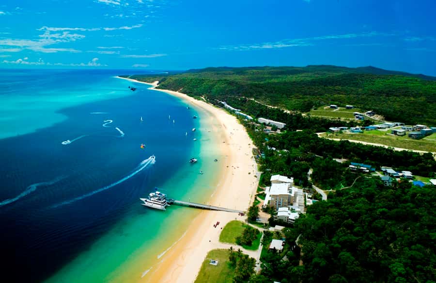 Moreton Island: Tangalooma Desert Safari and Dolphin Feeding - An afternoon at the pools and beach