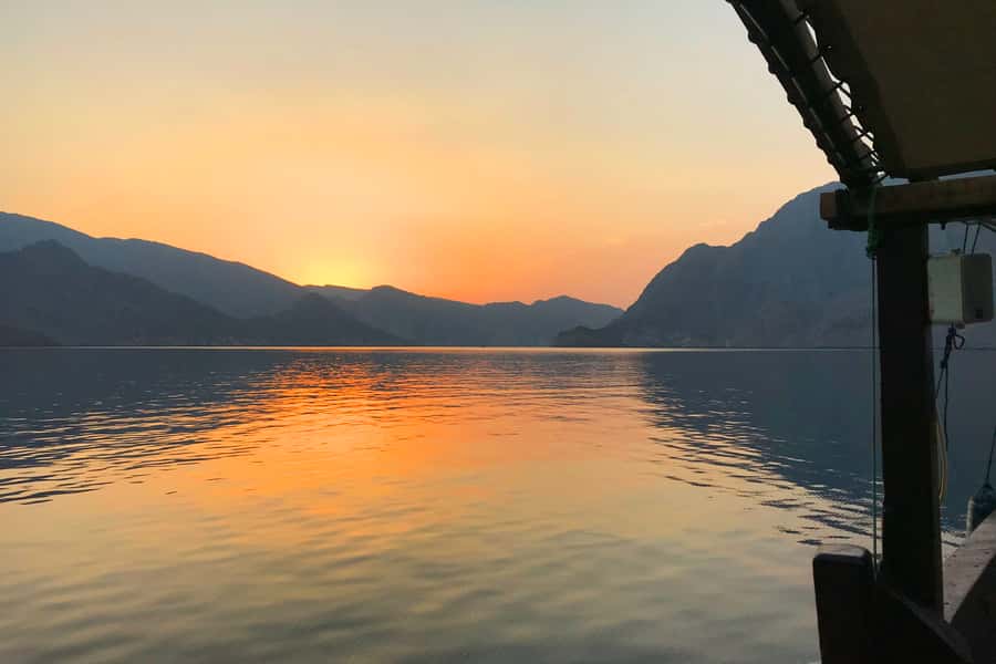 Mystic Musandam Full-Day Sea Safari - Lunch among the mountains