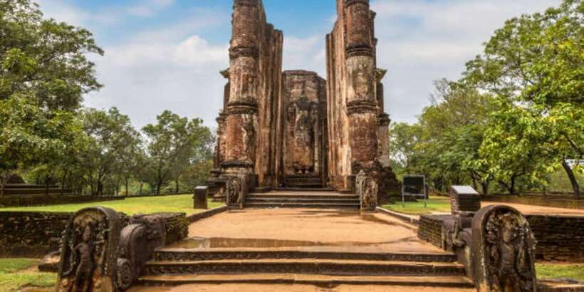 Polonnaruwa Day Tour With Minneriya NP Elephant Safari - What the private jeep adds at Polonnaruwa